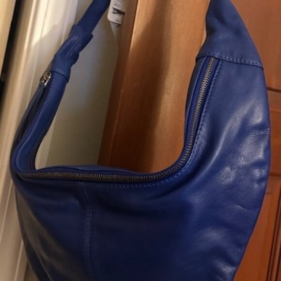 NWT Free People Idle Hands Handmade Leather Crescent Sling Bag Electric Cobalt - Picture 5 of 5